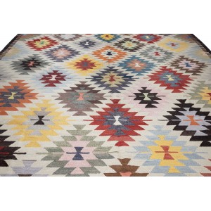 kilim old yarn (2,60 m x  3,85 m) 