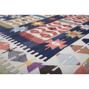 kilim old yarn (2,59  m  x  3,75  m)