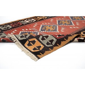 kilim old yarn  (116 M  X  170 M ) 