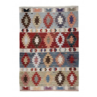 kilim old yarn (2,14 m x 3,14 m) price = 1880€