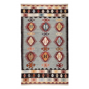 kilim old yarn (1,79m x 3,00 m ) price = 1500€